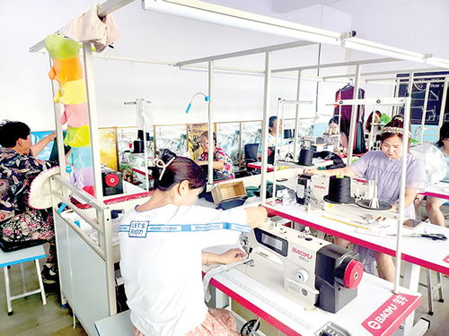 服裝加工助鄉村增收，訂單火爆拓寬致富路