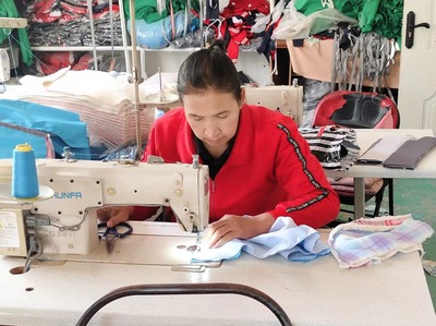 巧手織夢 墨玉農家婦女的個體縫紉合作社致富之路